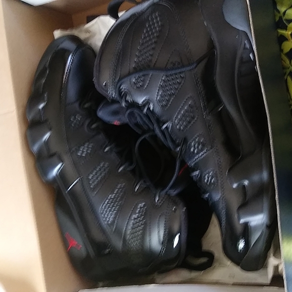 Athletic_Shoes